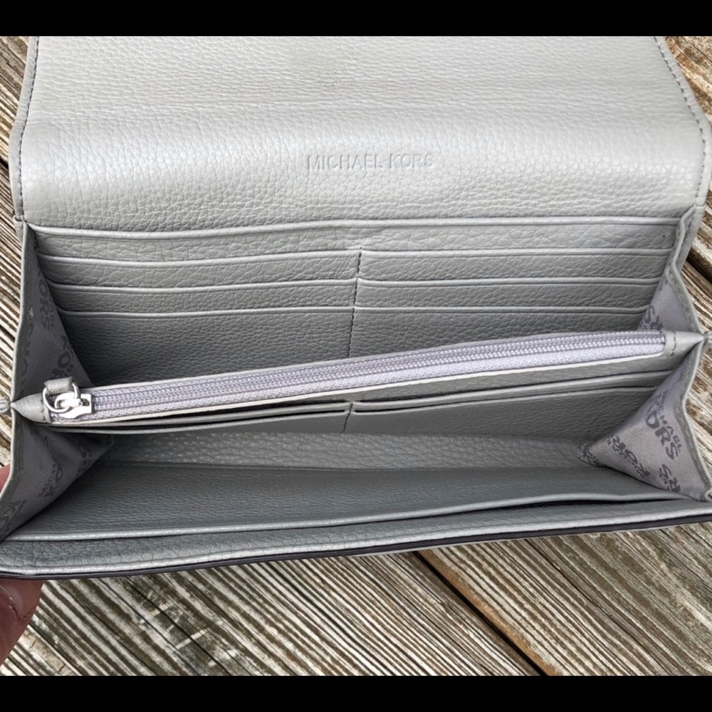 Michael Kors Carryall Wallet